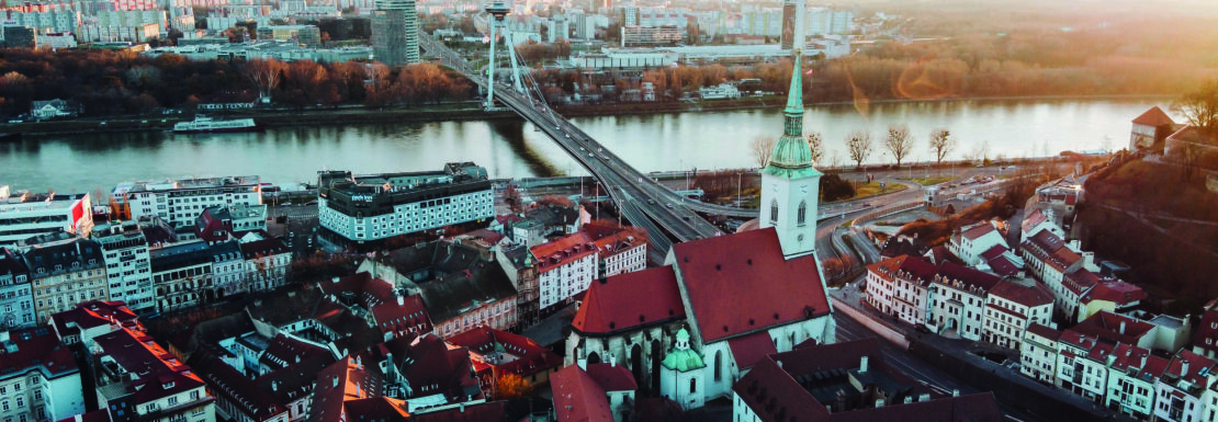 město